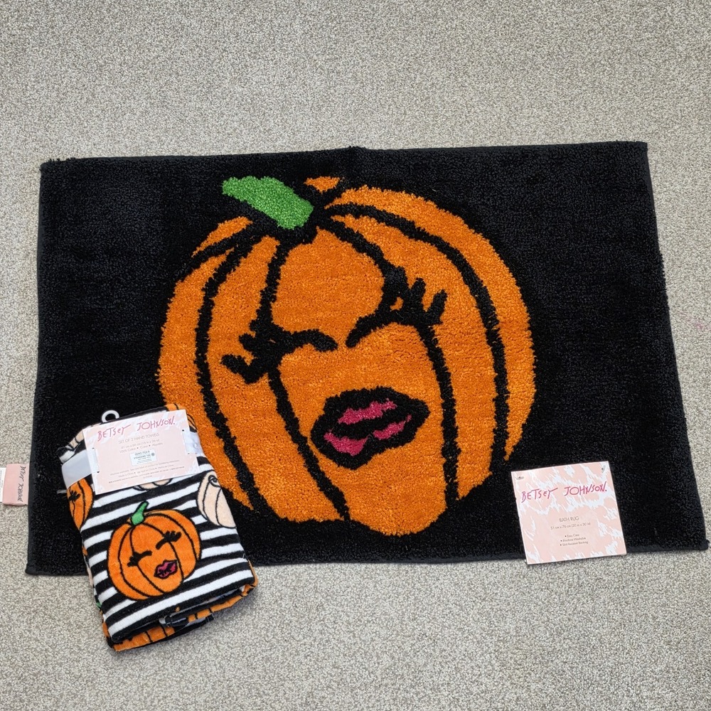 Betsey Johnson Halloween Pumpkin Bath Rug + 2 Hand Towels Set NWT Spooky Decor